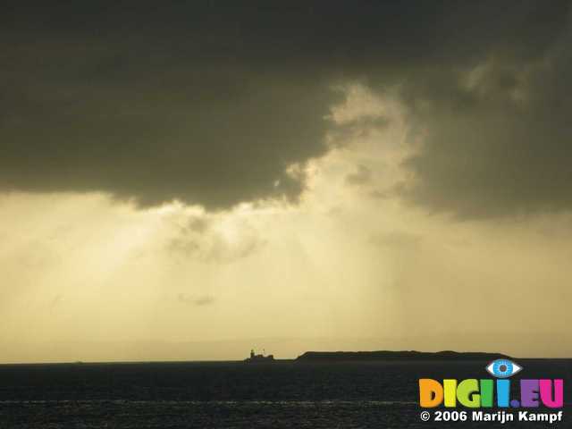 19212 Light house in morning sun